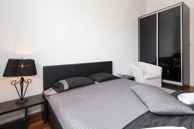 Апартаменты Black&White Apartment Краков-24
